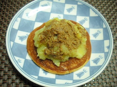 さつま芋の黒ゴマのせ大豆粉パンケーキ♪